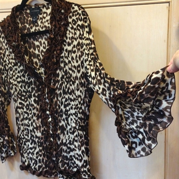 🖤Vintage Leopard Ruffle Accordion Top with Beads - Picture 4 of 15